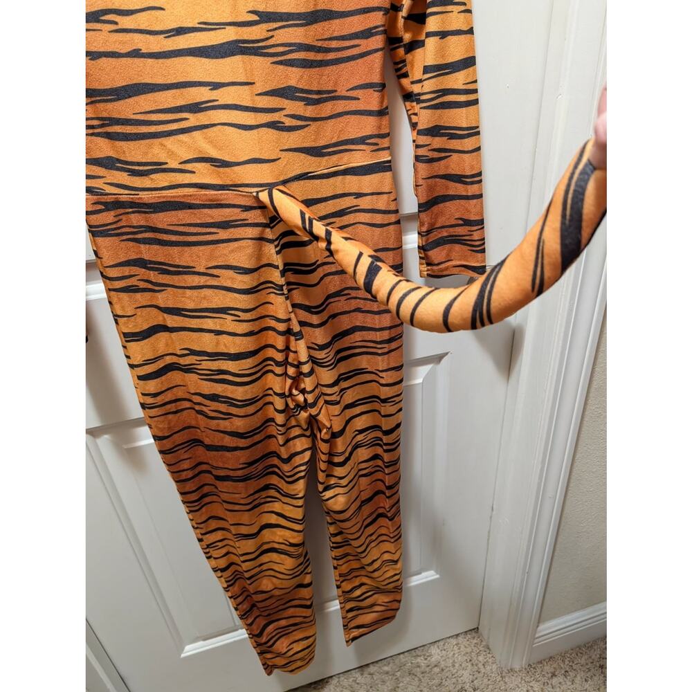 Spirit Sexy Adult Tiger Cosplay Catsuit Halloween Costume Size M Jumpsuit - Picture 4 of 7